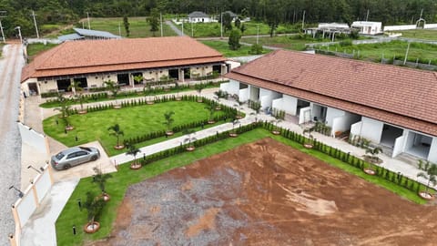 Property building, Natural landscape, Garden view, Parking