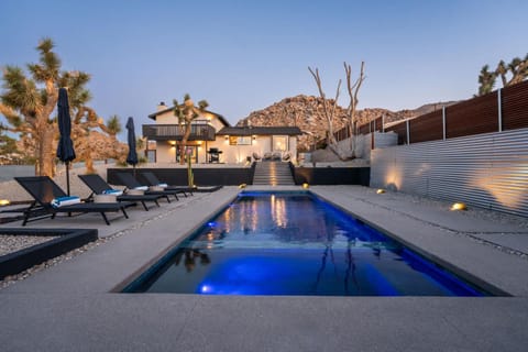 Majestic Luxury Retreat House in Joshua Tree