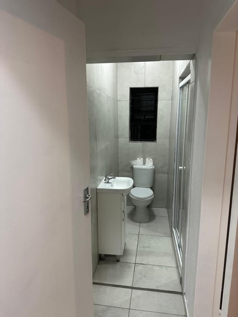 Bell rose oaks guest house Bed and Breakfast in Cape Town