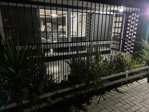 Bell rose oaks guest house Bed and Breakfast in Cape Town