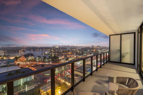 Night, View (from property/room), Balcony/Terrace, Seating area, City view