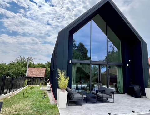 Property building, Patio, Day, Garden, Seating area, Garden view
