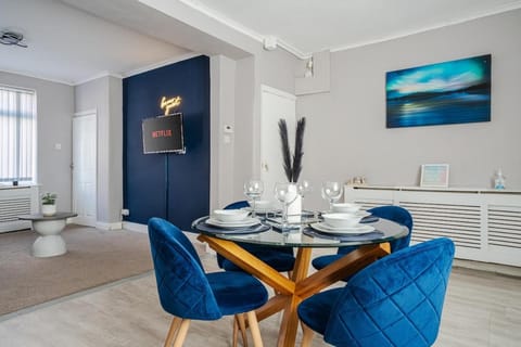 Stunning 2BR House in Manchester near Etihad and Coop Arena House in Manchester