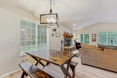 The Mountain House House in Mount Hood Village