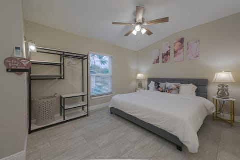 Private Studio near parks and Downtown House in Azalea Park