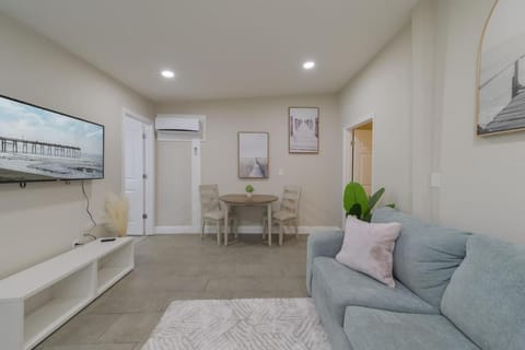 Comfortable 1 bedroom home House in Azalea Park