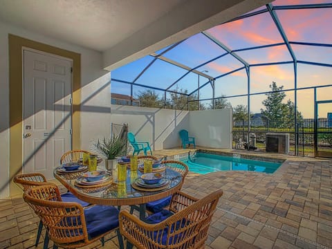 Patio, Day, Balcony/Terrace, Dining area, Swimming pool, sunbed