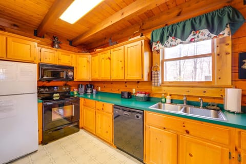 Family Log Cabin with Mtn Views, 2 Mi to Tube World! Cabin in Maggie Valley