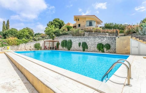 Property building, Day, Pool view, Swimming pool, sunbed