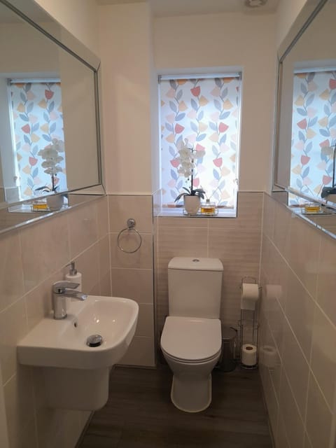 Contractors Haven House in Rugby