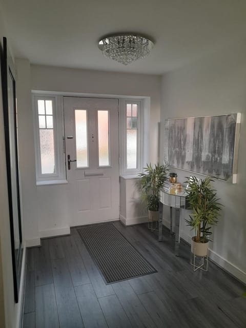 Contractors Haven House in Rugby