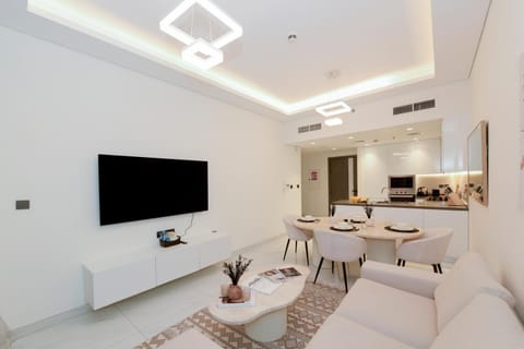 TV and multimedia, Kitchen or kitchenette, Living room, Seating area, Dining area, Evening entertainment