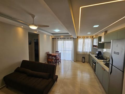 Kitchen or kitchenette, Living room, Seating area, Dining area, oven, stove