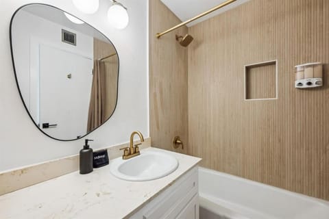 Fully Renovated Home with Pool House in Tempe