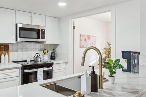 Fully Renovated Home with Pool House in Tempe