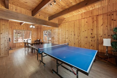 The Hidden Pines Mountain Home by Navigate Stays House in Running Springs