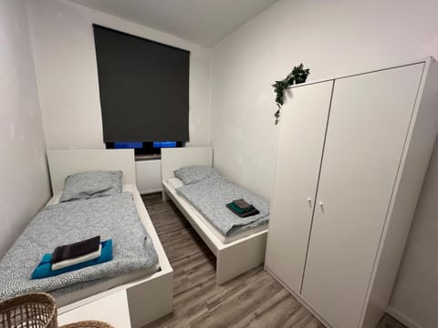 Bed, TV and multimedia, Photo of the whole room, Bedroom, towels, wardrobe