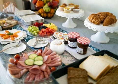 Continental breakfast, Buffet breakfast