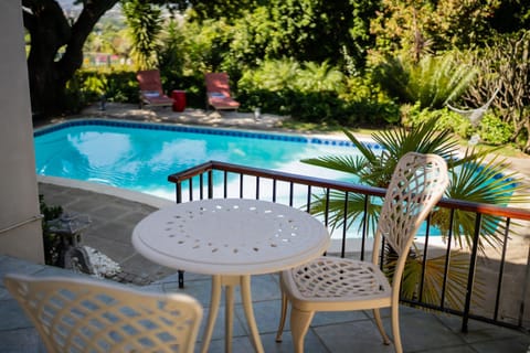 Garden, Dining area, Pool view