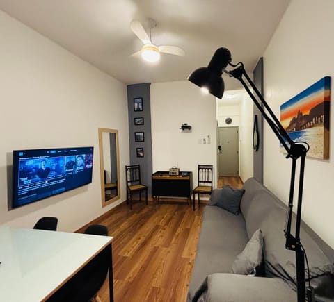 Communal lounge/ TV room, Game Room, TV and multimedia, Living room, Seating area, Evening entertainment, internet, air conditioner