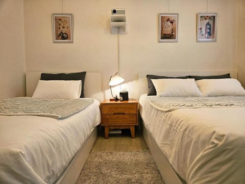Bed, Photo of the whole room, Bedroom, air conditioner