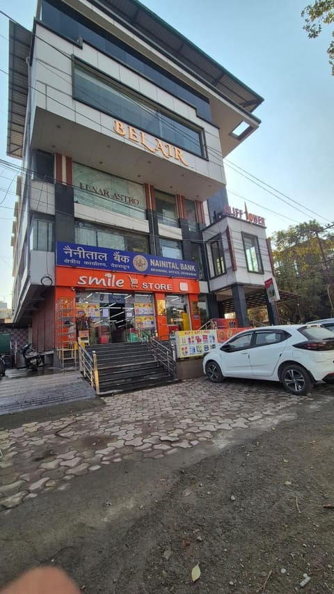 Neighbourhood, Street view, Location, Parking