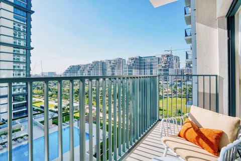 Property building, Day, View (from property/room), Balcony/Terrace, Balcony/Terrace, Seating area, City view, Pool view
