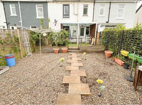 Property building, Day, Garden, Garden view
