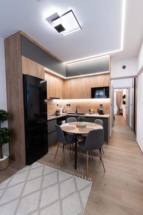 Dining area, kitchen