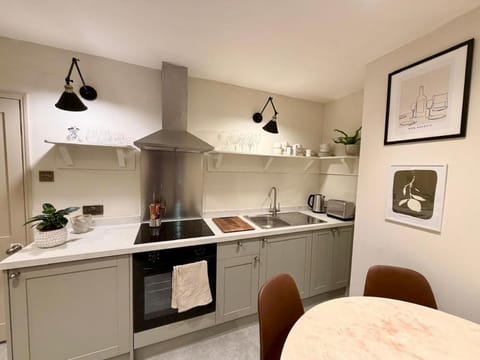 Georgian flat - 2-beds with balcony & views Apartment in Bath