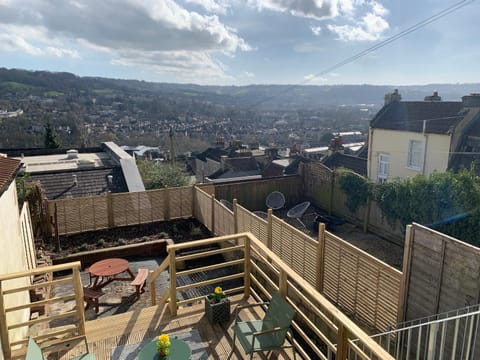 Georgian flat - 2-beds with balcony & views Apartment in Bath