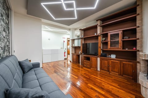 TV and multimedia, Living room, Evening entertainment