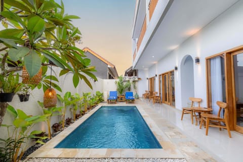 Day, Pool view, Swimming pool, sunbed