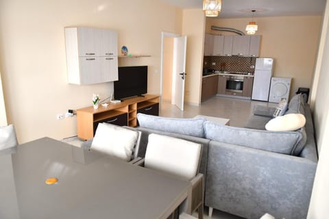 TV and multimedia, Seating area, Dining area
