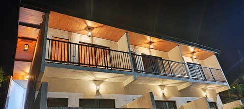 Property building, Facade/entrance, Balcony/Terrace