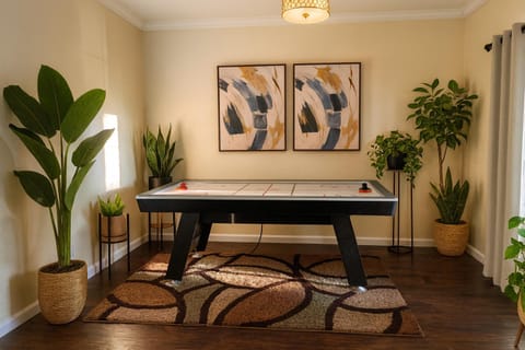 Spacious homequiet neighborhood nr downtown House in Carrollton