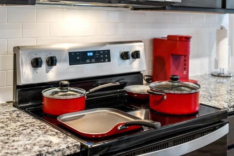 Crew-Ready Stay Private BRs w TVs Parking House in Arlington