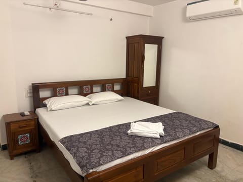 Bed, Bedroom, towels, wardrobe, air conditioner