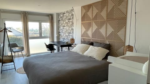 Bed, Photo of the whole room, Seating area, Bedroom, storage