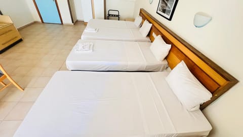 Bed, Living room, Photo of the whole room, Bedroom, towels