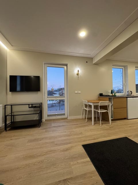 TV and multimedia, Kitchen or kitchenette, Living room, Dining area
