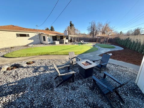 Golfcourse, Hot Tub, Lounge or bar, fireplace