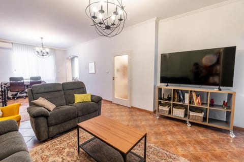 Communal lounge/ TV room, TV and multimedia, Living room