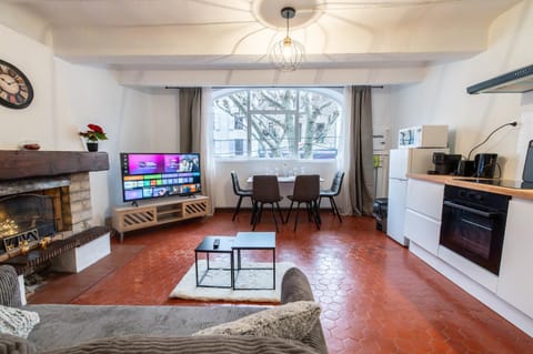 TV and multimedia, Kitchen or kitchenette, Living room