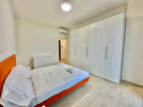 Bed, Photo of the whole room, Bedroom, towels, wardrobe