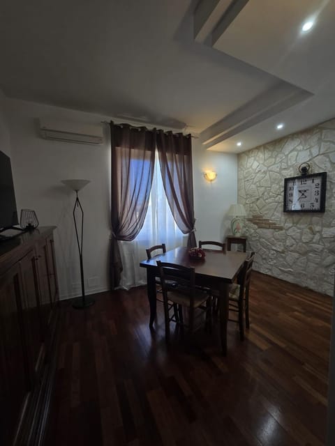 TV and multimedia, Living room, Dining area