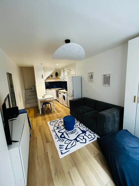 TV and multimedia, Living room, Dining area