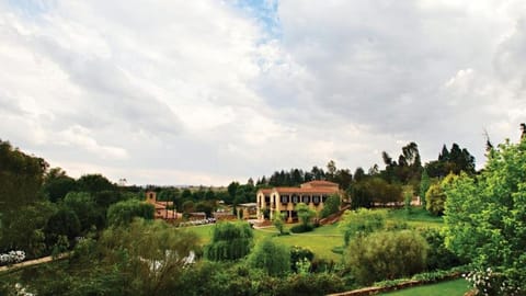 Property building, Day, Natural landscape, Natural landscape, Garden, Garden, On site, Garden view, Seasons