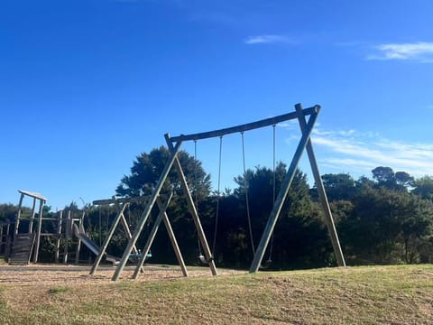 Sunny garden view bedroom with private bathroom Vacation rental in Auckland