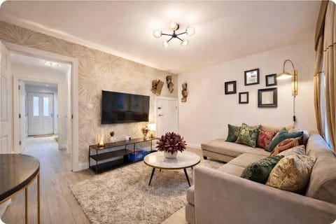 Jubilee View - New! Luxurious Home, Parking Wi-Fi House in Bury